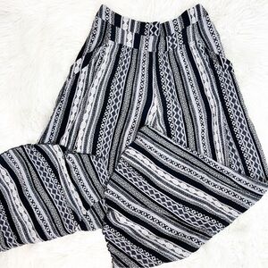 MILLIBON BLACK GRAY WIDE LEG FLOWY ELASTIC BACK WAIST CROP PANTS MEDIUM